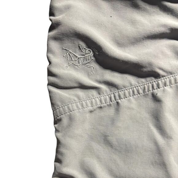 Arc'teryx Hiking Shorts Mens 34 Gray Nylon Hiking Outdoor Zip Pocket Performance - Picture 7 of 9